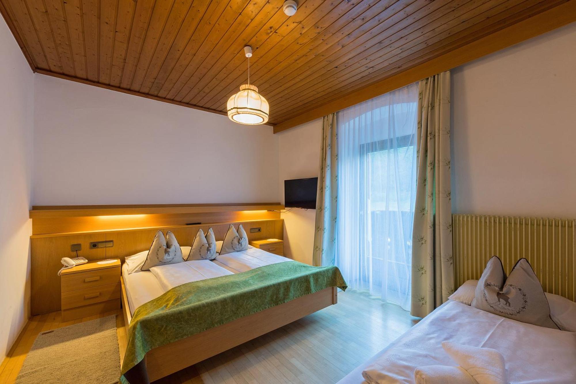 Alpin Natur Hotel Brueckele Braies  Exterior foto
